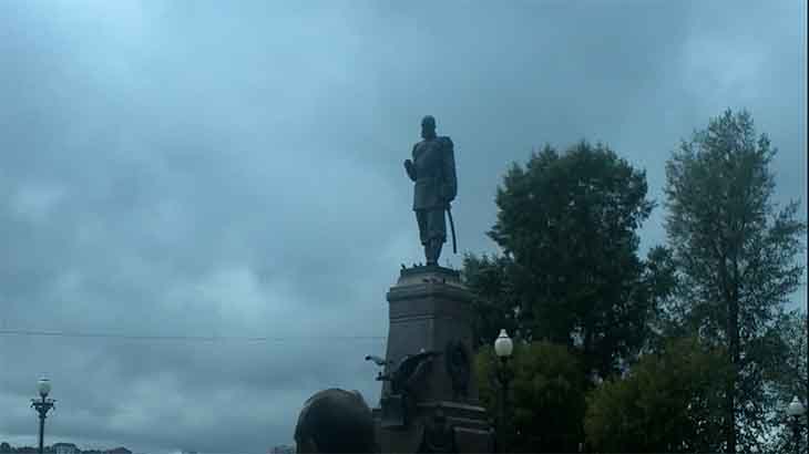 памятник Александру III